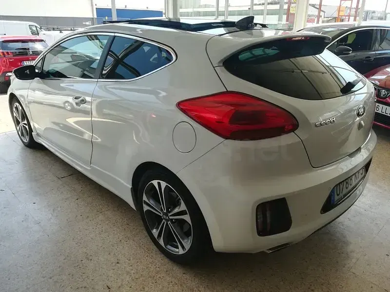 Usado Kia ProCeed 120 CV (88 kW) 2017 Blanco Utilitario
