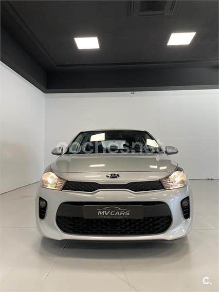 Käytetty Kia Rio 84 HP (61 kW) 2018 Harmaa Sedan