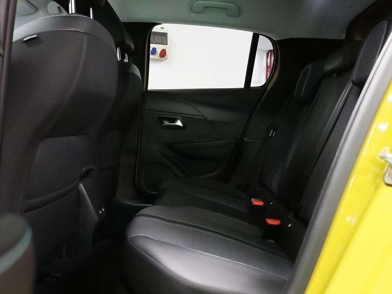 Usado Peugeot e-208 Allure 100 kW (136 CV) 2023 Amarillo Utilitario