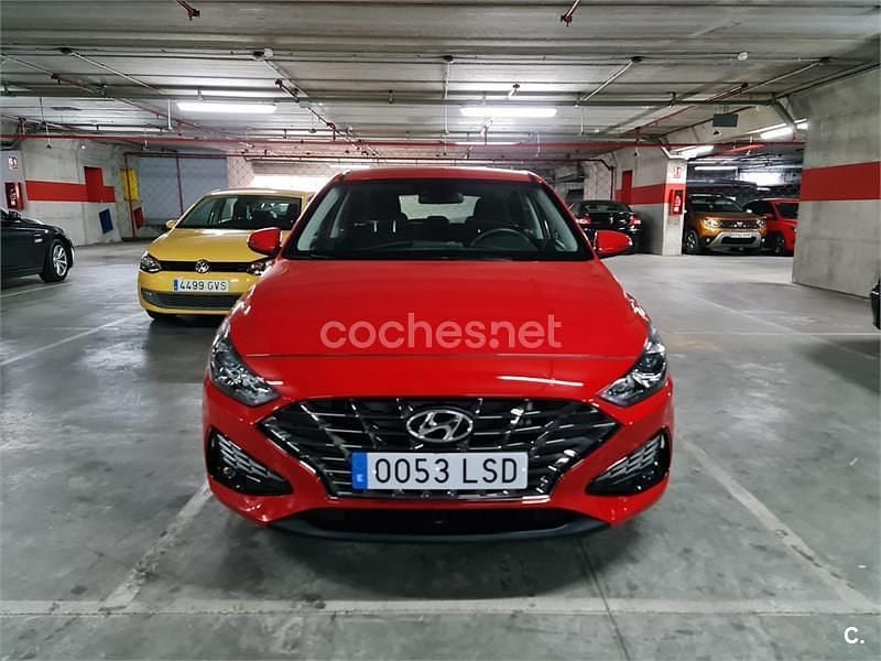 Usado Hyundai i30 120 CV (88 kW) 2021 Rojo Berlina