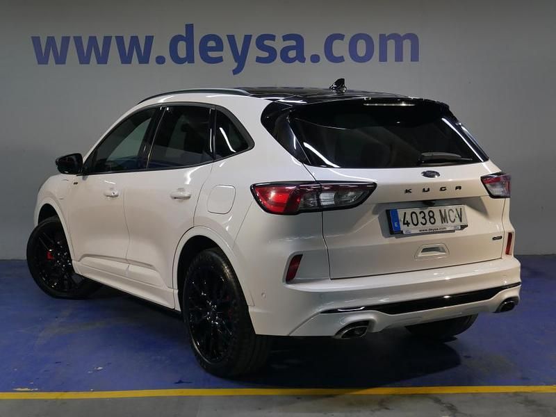 Usado Ford Kuga ST-Line X 225 CV (165 kW) 2022 Blanco SUV