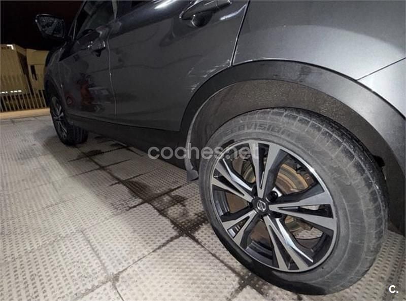 Usado Nissan Qashqai N-Connecta 110 CV (80 kW) 2018 Gris / plata SUV