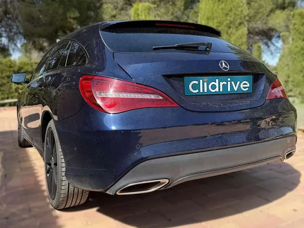 Usado Mercedes CLA180 122 CV (89 kW) 2017 Azul Berlina