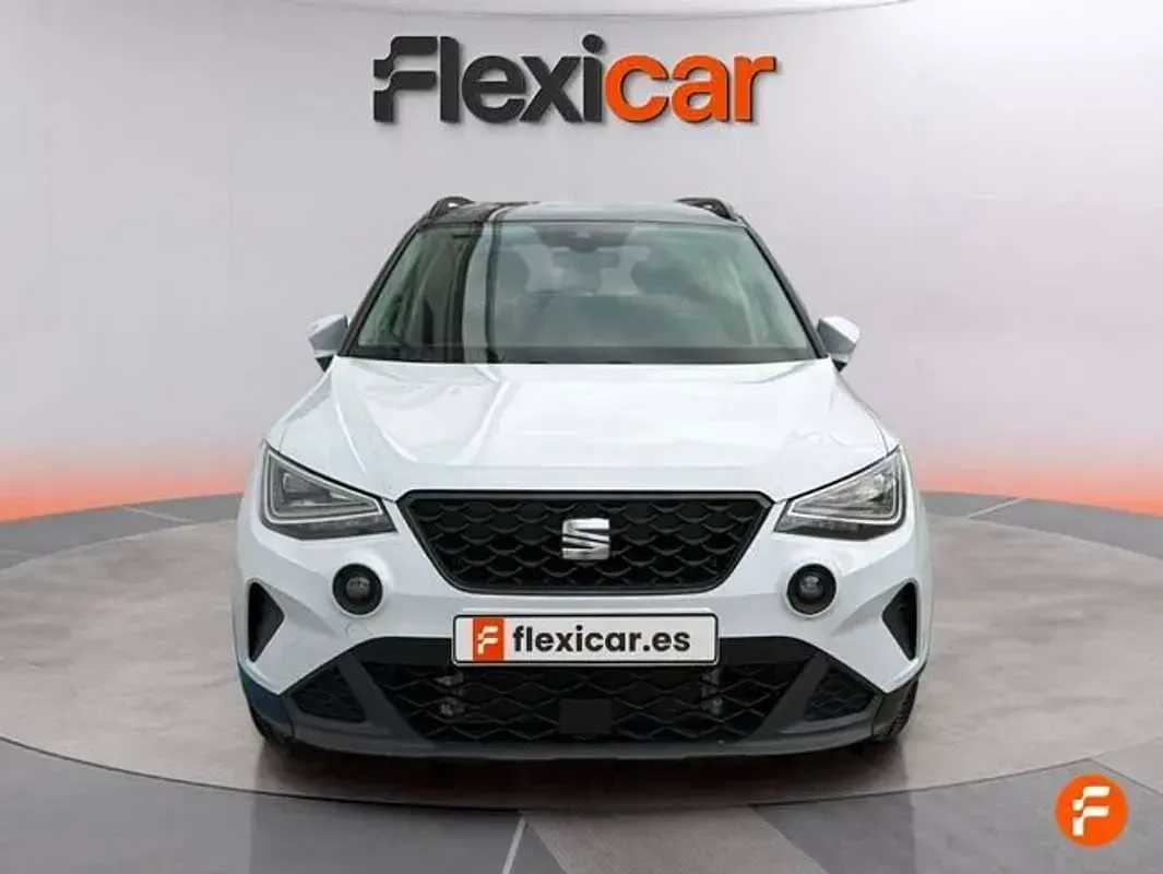 Usado Seat Arona Style 110 CV (80 kW) 2023 Blanco SUV