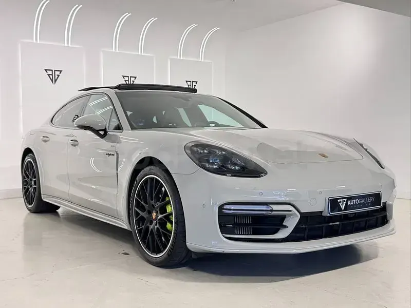 Usado Porsche Panamera 4S E-Hybrid 560 CV (411 kW) 2023 Gris / plata Utilitario