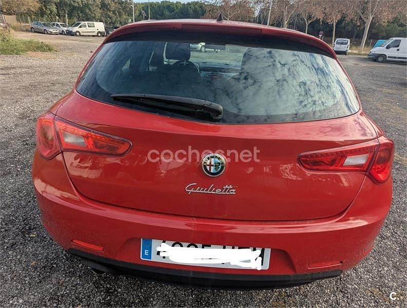 Usado Alfa Romeo Giulietta Distinctive 105 CV (77 kW) 2011 Rojo Berlina