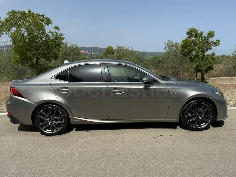Usado Lexus IS300h Sport Line 223 CV (164 kW) 2013 Gris / plata Berlina