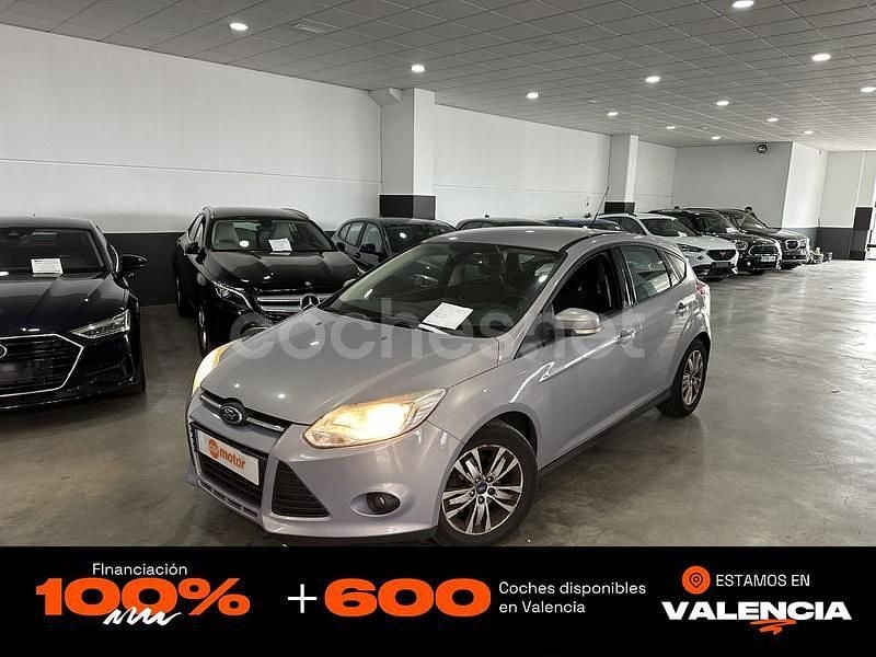Gris / plata Usado 2014 Ford Focus Trend Berlina | 5250 € (Super precio) - Imagen 1/4