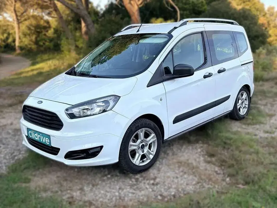 Usado Ford Tourneo Courier Trend 102 CV (75 kW) 2016 Blanco Monovolumen