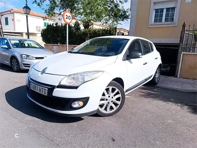 Usado Renault Mégane Business 90 CV (66 kW) 2013 Blanco Berlina