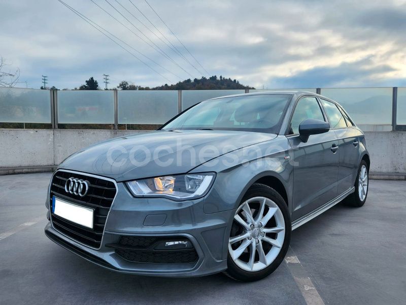 Gris / plata Usado 2015 Audi A3 Sportback Attraction Utilitario | 9900 € (Precio justo) - Imagen 1/4