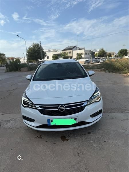 Usado Opel Astra Business 110 CV (80 kW) 2017 Blanco Familiar