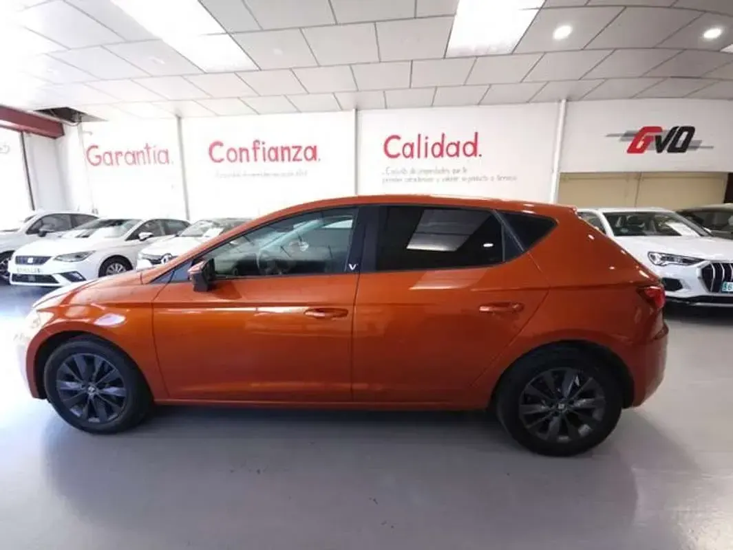 Usado Seat Leon FR 125 CV (91 kW) 2018 Naranja Utilitario