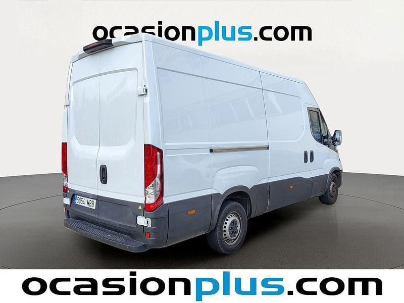 Usado Iveco Daily 156 CV (114 kW) 2022 Blanco Familiar