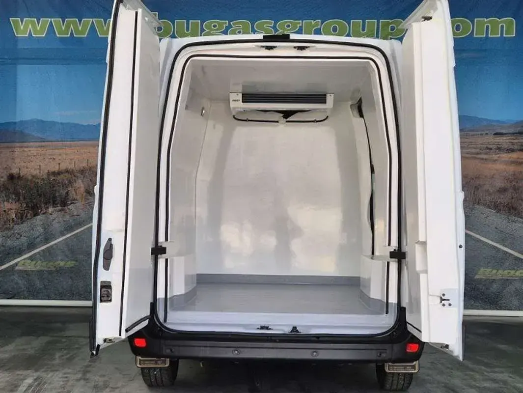 Usado Renault Master 135 CV (99 kW) 2022 Blanco Monovolumen