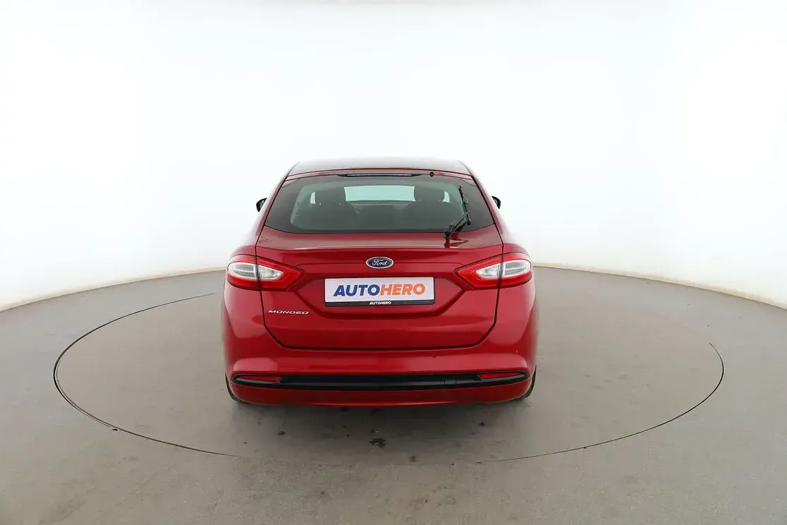 Usado Ford Mondeo Titanium 150 CV (110 kW) 2014 Rojo Berlina