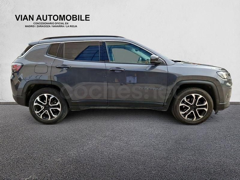 Usado Jeep Compass Limited 130 CV (95 kW) 2022 Gris / plata SUV