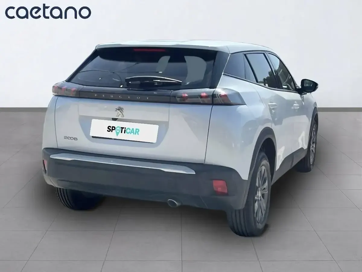Usado Peugeot 2008 Active 110 CV (80 kW) 2021 Blanco SUV