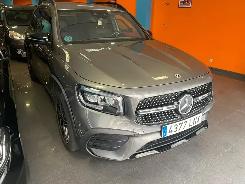 Usado Mercedes GLB200 150 CV (110 kW) 2021 Gris / plata SUV