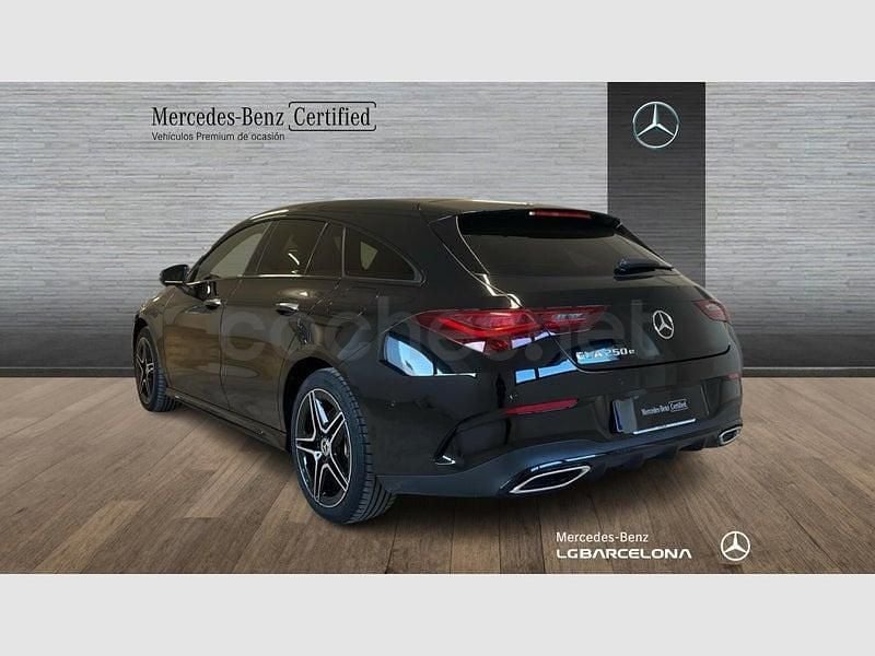 Usado Mercedes CLA250e Shooting Brake AMG line 218 CV (160 kW) 2025 Negro cosmos Familiar