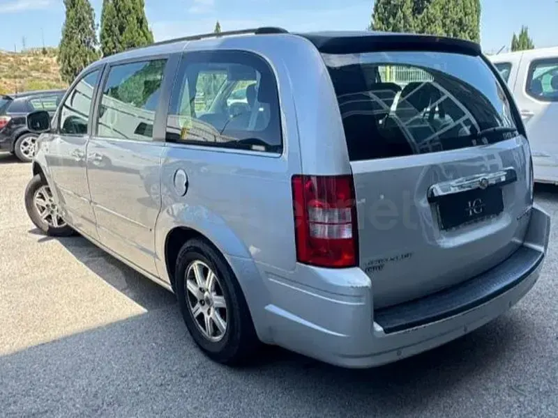 Usado Chrysler Grand Voyager Limited 150 CV (110 kW) 2008 Gris / plata Monovolumen