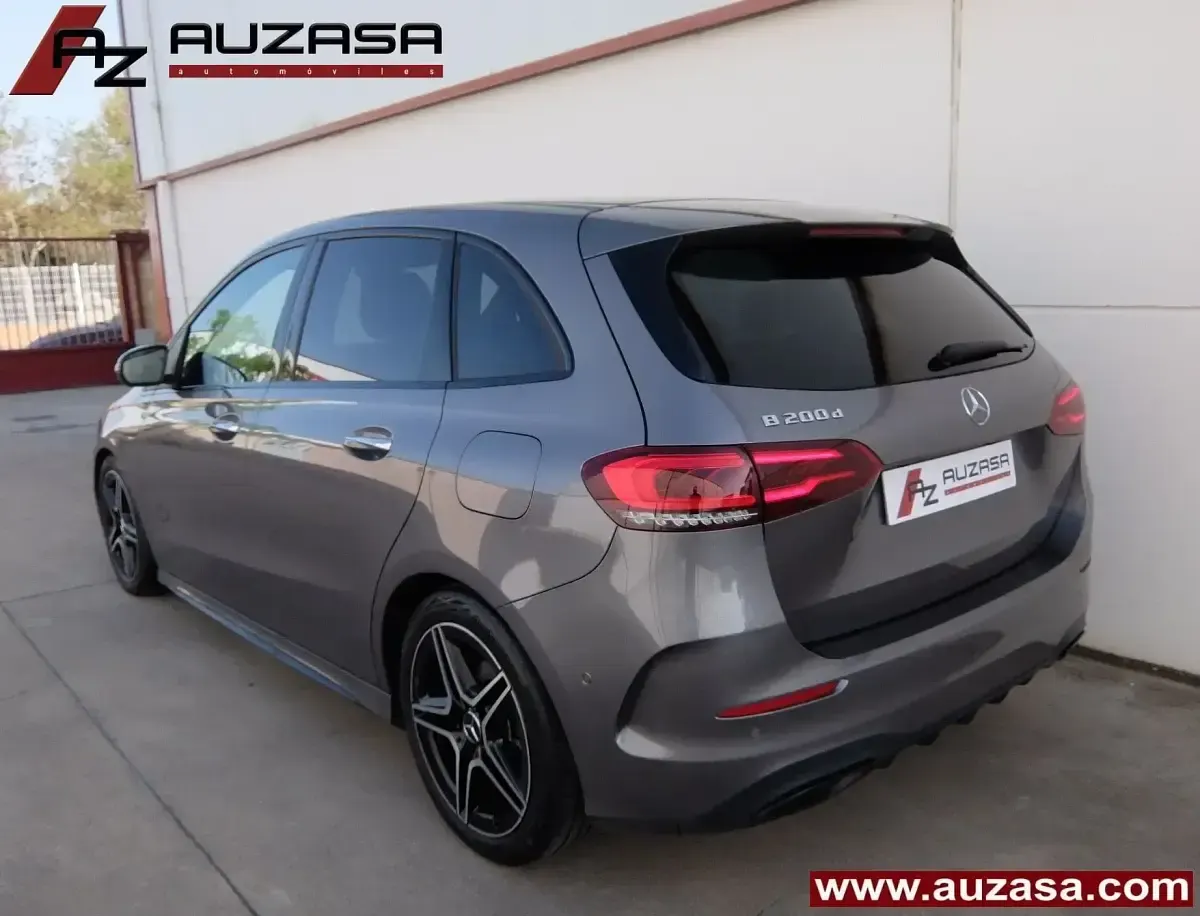 Usado Mercedes B200 150 CV (110 kW) 2022 Gris / plata Utilitario