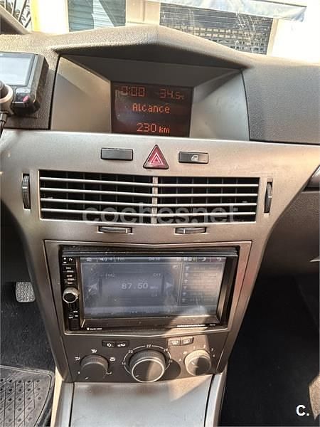 Negro Usado 2006 Opel Astra GTC Cosmo Berlina | 4995 € (Un poco caro) - Imagen 1/4