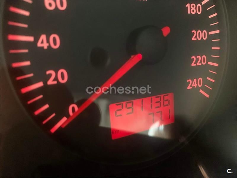 Usado Seat Leon 110 CV (80 kW) 2001 Gris / plata Utilitario