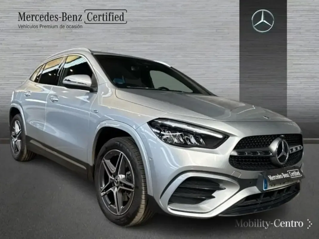 Usado Mercedes GLA250 163 CV (119 kW) 2025 Plata hightech SUV