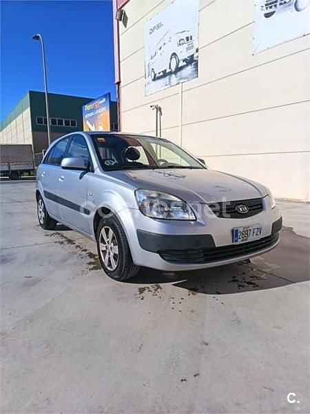 Usado Kia Rio Active 110 CV (80 kW) 2008 Gris / plata Berlina