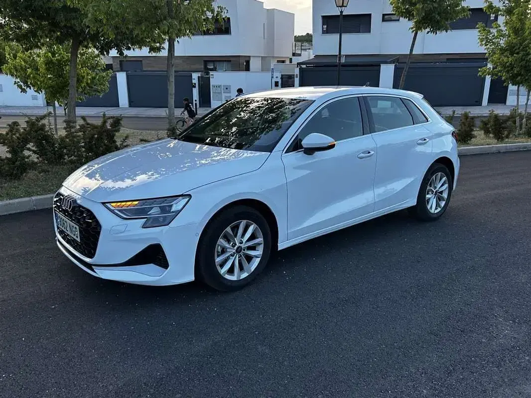 Usado Audi A3 Sportback Advanced 116 CV (85 kW) 2025 Blanco Utilitario