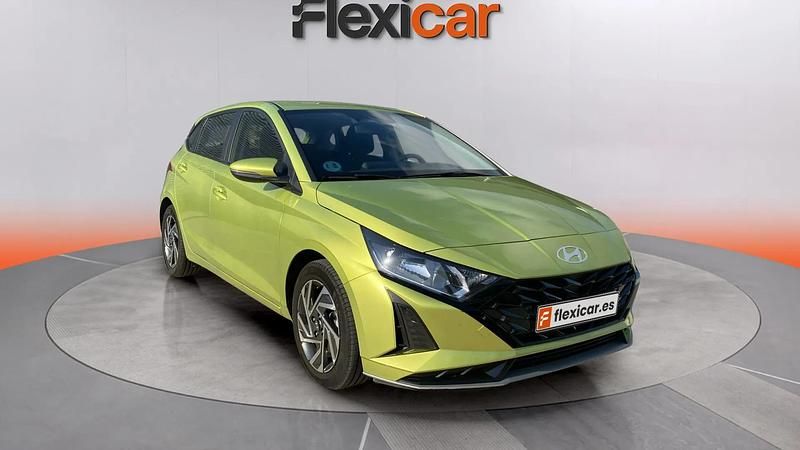 Usado Hyundai i20 101 CV (74 kW) 2024 Verde Utilitario