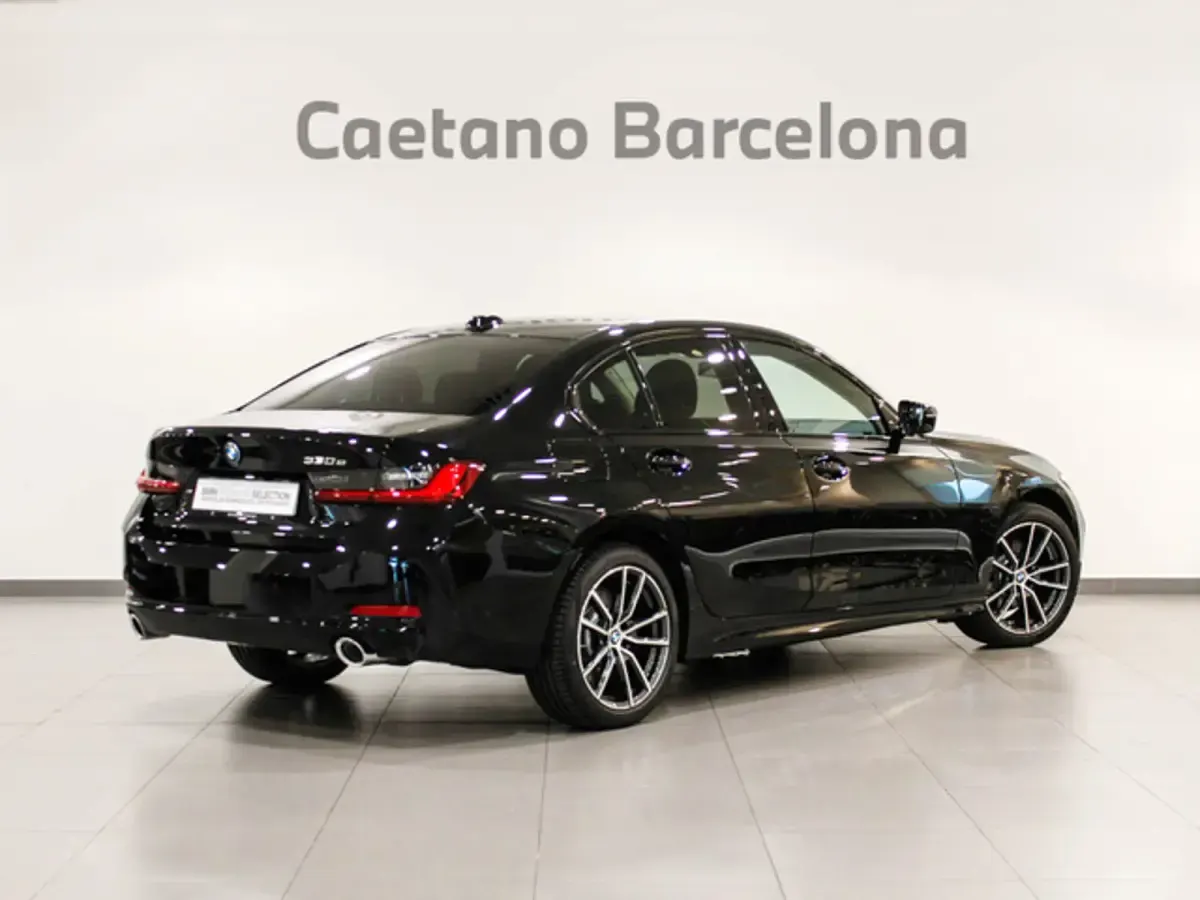 Usado BMW 330e Comfort Edition 292 CV (214 kW) 2026 Negro Berlina