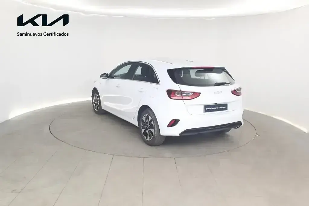 Usado Kia Ceed 100 CV (73 kW) 2025 Blanco Utilitario