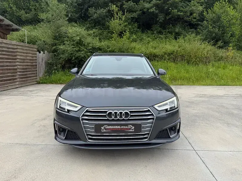 Usado Audi A4 S-Line 150 CV (110 kW) 2019 Gris / plata Familiar