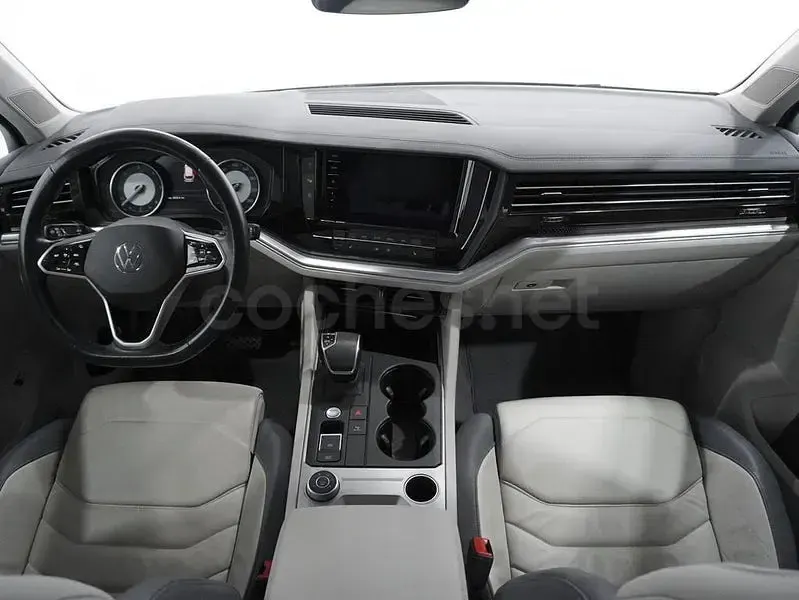 Usado VW Touareg Elegance 286 CV (210 kW) 2022 Plateado SUV