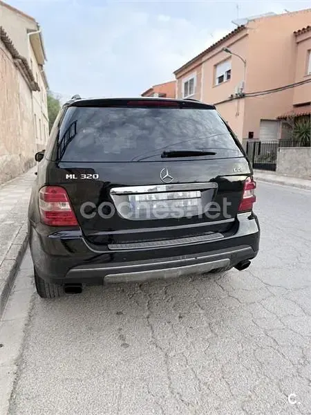 Usado Mercedes ML320 224 CV (164 kW) 2006 Negro SUV