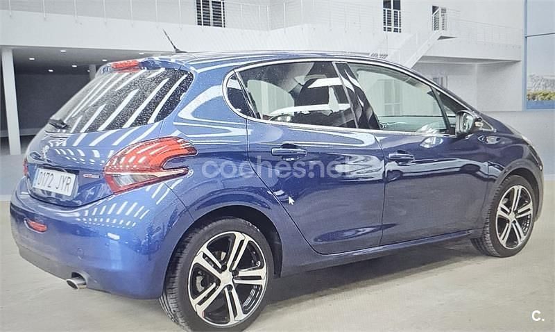Usado Peugeot 208 GT-line 110 CV (80 kW) 2017 Azul Utilitario