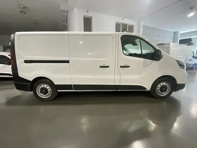 Usado Nissan Primastar 110 CV (80 kW) 2024 Blanco Monovolumen