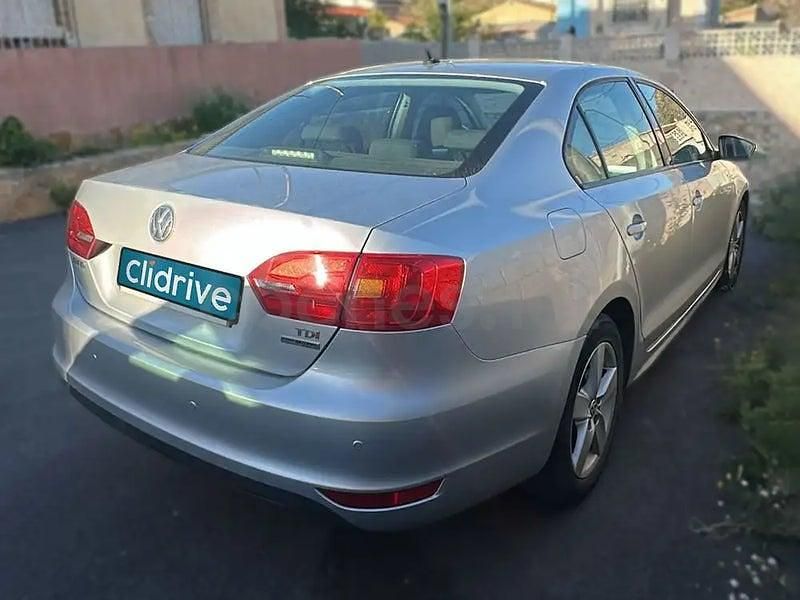 Usado VW Jetta Advance 105 CV (77 kW) 2011 Gris / plata Berlina