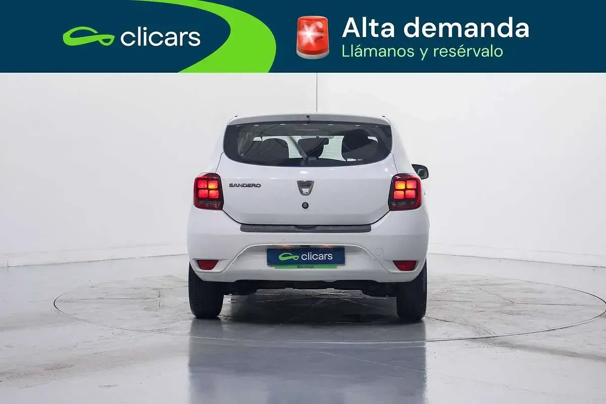 Usado Dacia Sandero Lauréate 75 CV (55 kW) 2018 Blanco Utilitario