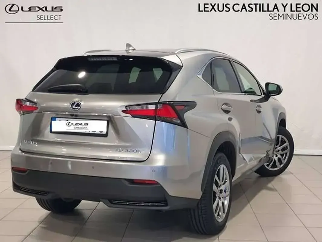 Usado Lexus NX300h Executive Line 197 CV (144 kW) 2016 Gris SUV