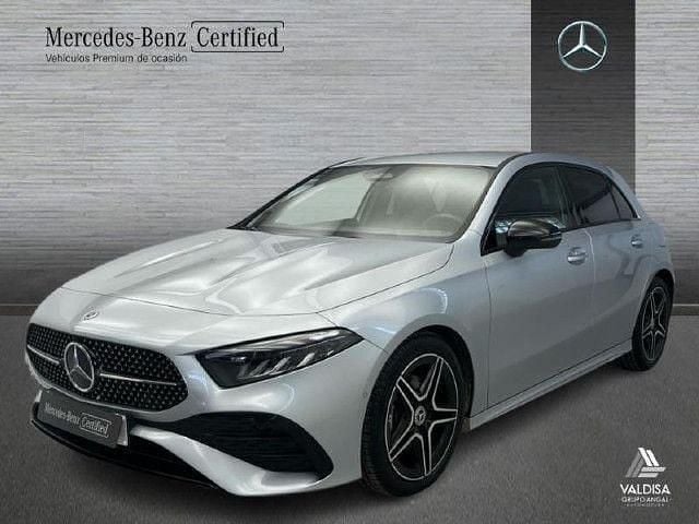 Usado Mercedes A200 AMG line 150 CV (110 kW) 2024 Plata hightech Berlina