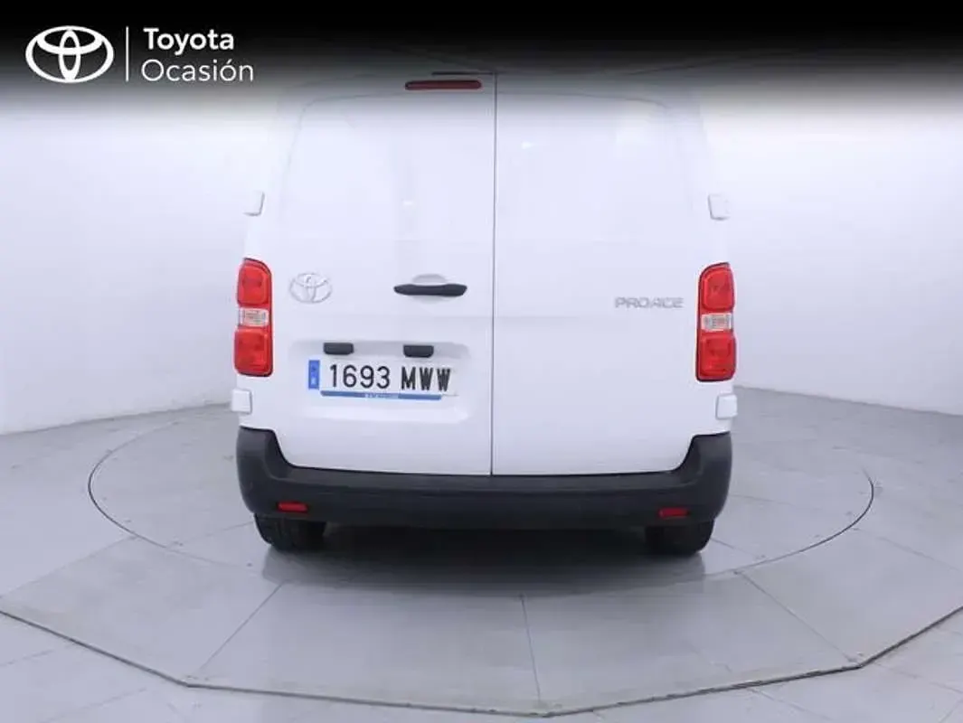 Usado Toyota Proace 120 CV (88 kW) 2024 Blanco Monovolumen