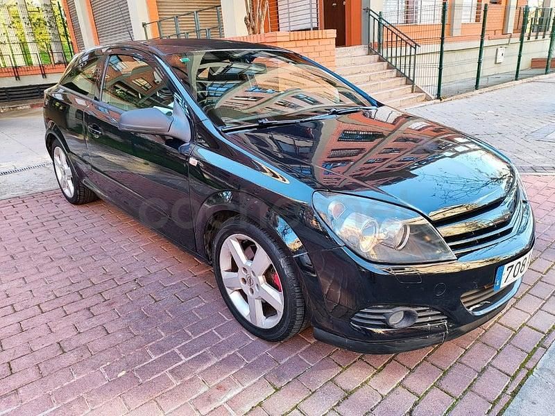 Usado Opel Astra GTC Cosmo 120 CV (88 kW) 2006 Negro Berlina