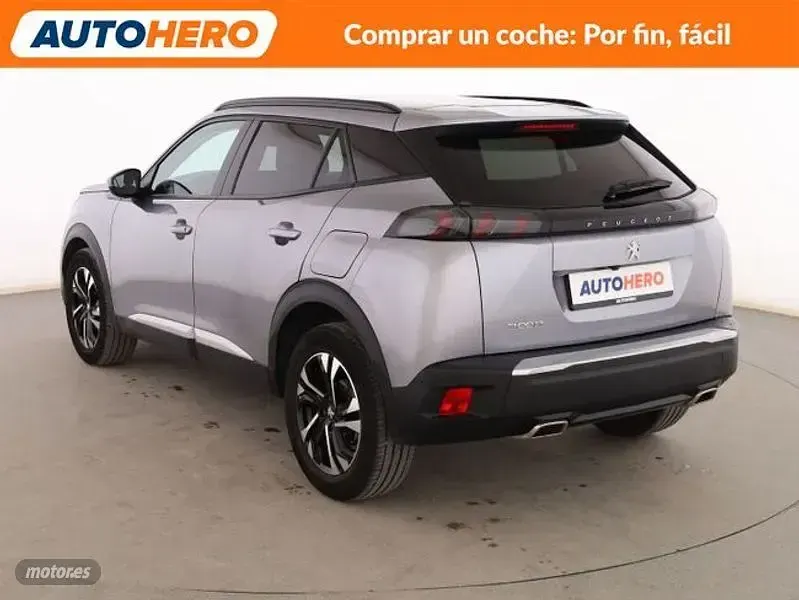 Usado Peugeot 2008 Allure 130 CV (95 kW) 2021 Gris SUV