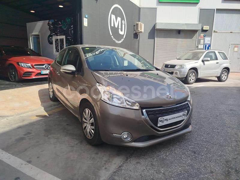 Marrón Usado 2012 Peugeot 208 Allure Utilitario | 4999 € (Un poco caro) - Imagen 1/4