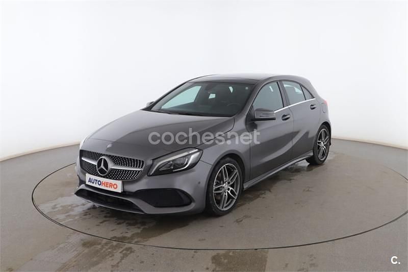 Usado Mercedes A180 AMG line 109 HP (80 kW) 2017 Cinzento Sedan