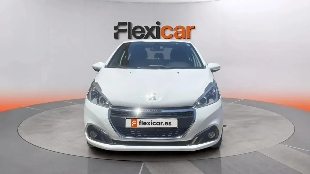 Usado Peugeot 208 Signature Sky 110 CV (80 kW) 2018 Blanco Utilitario