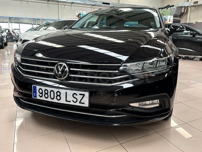 Usado VW Passat Executive 122 CV (89 kW) 2021 Negro Familiar